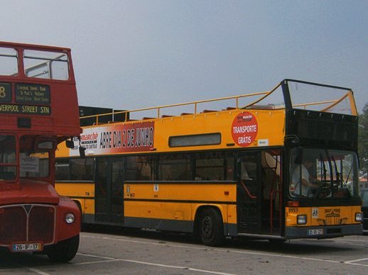 AUTOCARRO DESCAPOTAVEL DA ROADSHOWBUS , INTERMACHE VILA PRAIA DE ANCORA