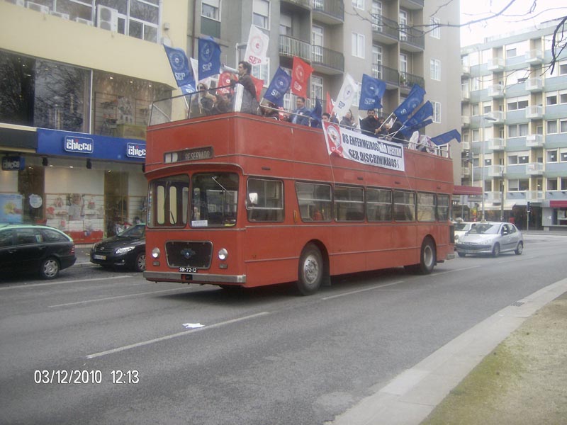 AUTOCARRO DESCAPOTAVEL LEYLAND ATLANTEAN DA ROADSHOWBUS NA GREVE DOS ENFERMEIROS EM CIDADE DO PORTO