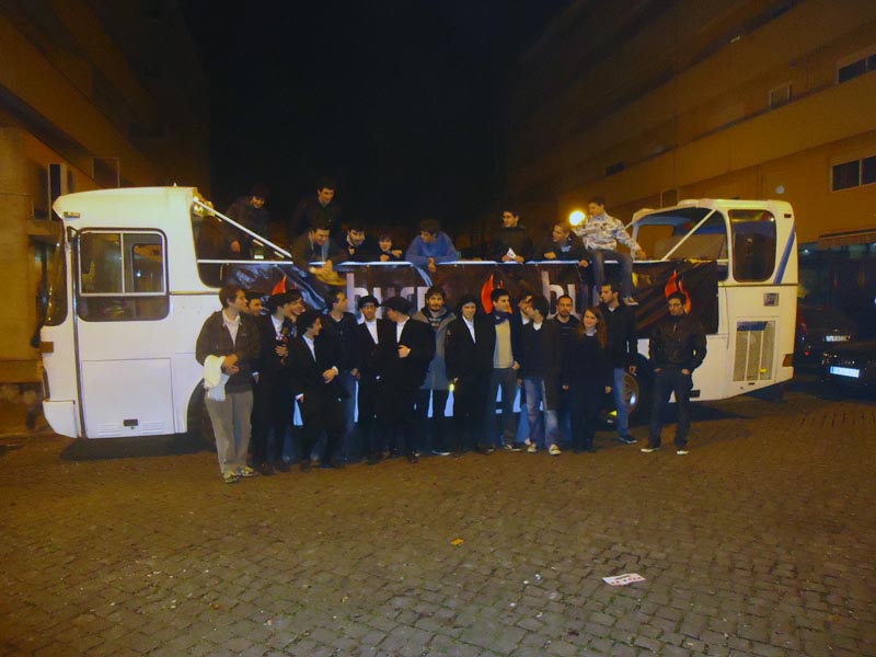 AUTOCARRO FDESCAPOTAVEL DA ROADSHOWBUS NO CORTEJO ACADEMICO DE BRAGA UNIVERSIDADE DO MINHO