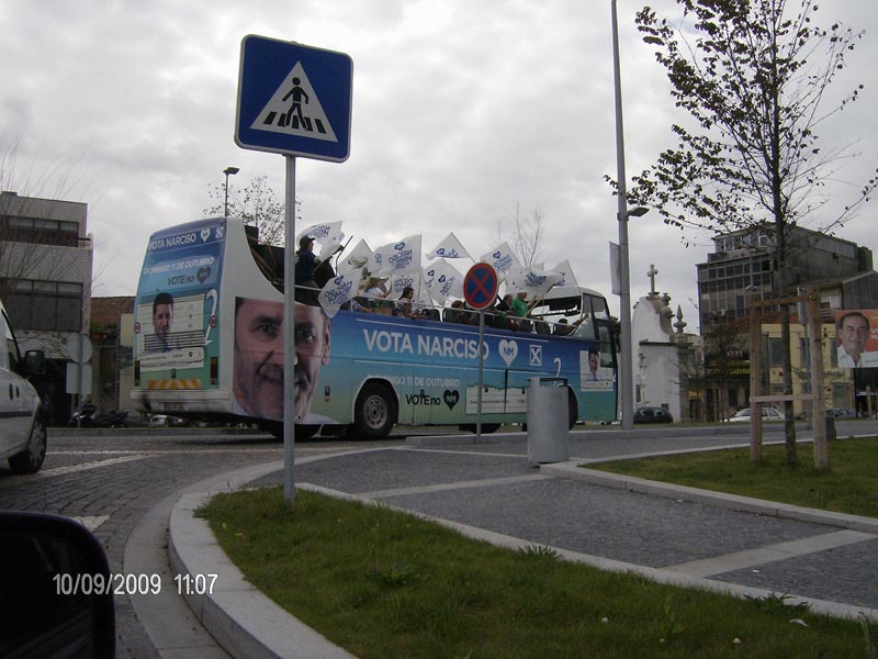 AUTOCARRO DESCAPOTAVEL DA ROADSHOWBUS CAMPANHA NARCISO MIRANDA MATOSINHOS
