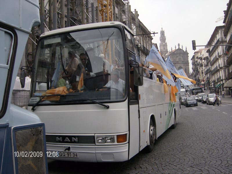 AUTOCARRO DESCAPOTAVEL DA ROADSHOWBUS CAMPANHA NARCISO MIRANDA MATOSINHOS