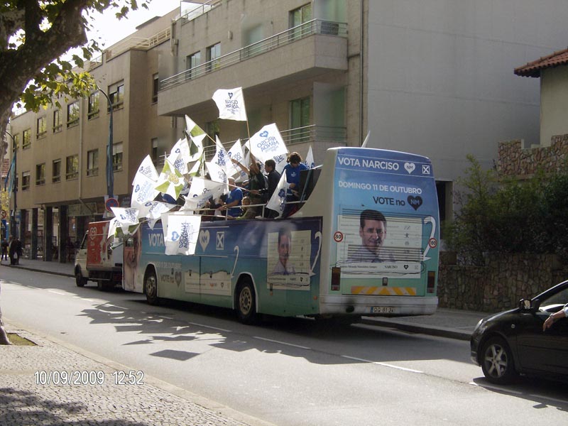 AUTOCARRO DESCAPOTAVEL DA ROADSHOWBUS CAMPANHA NARCISO MIRANDA MATOSINHOS