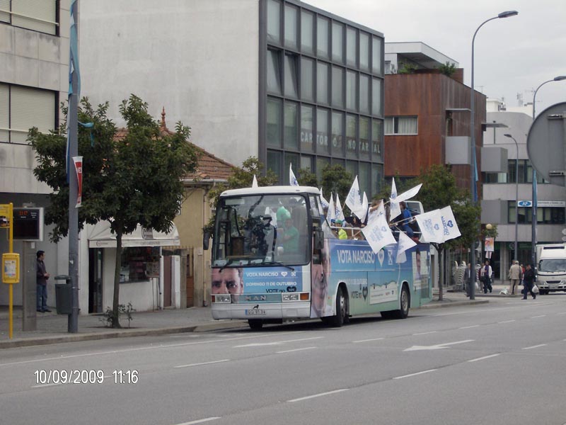 AUTOCARRO DESCAPOTAVEL DA ROADSHOWBUS CAMPANHA NARCISO MIRANDA MATOSINHOS