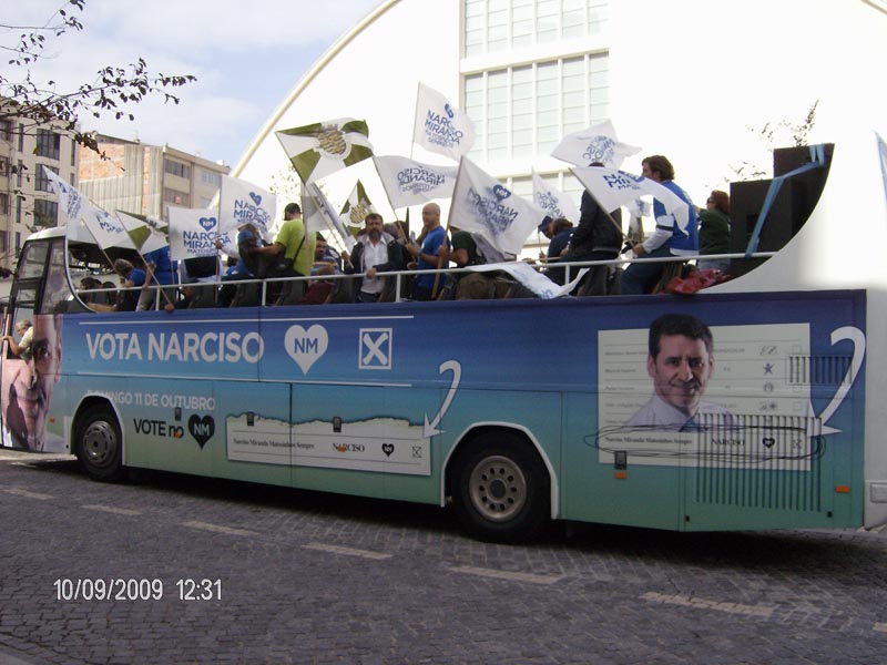 AUTOCARRO DESCAPOTAVEL DA ROADSHOWBUS CAMPANHA NARCISO MIRANDA MATOSINHOS