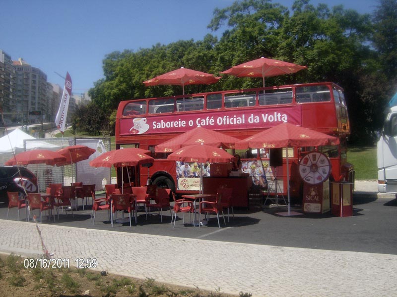 AUTOCARRO DESCAPOTAVEL DA ROADSHOWBUS VOLTA A PORTUGUAL DE BICICLETA COM A SICAL
