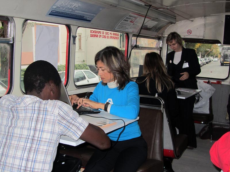 AUTOCARRO LONDRINO DA ROADSHOWBUS, AUTOCARRO DO EMPREGO UNIVERSIDADE DE COIMBRA