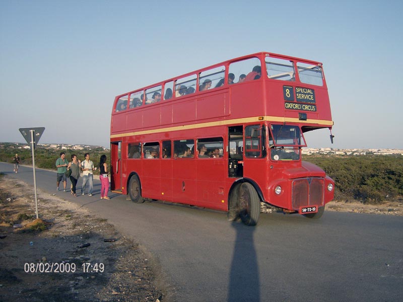 AUTOCARRO LONDRINO DESCAPOTAVEL DA ROADSHOWBUS NO SUPER BOCK SURF FEST