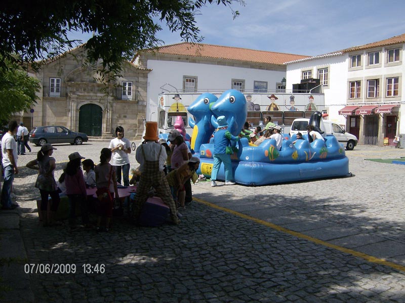 AUTOCARRO DESCAPOTAVEL DA ROADSHOWBUS NA SEMANA DA CRIANÇA , CIDADE DA GUARDA