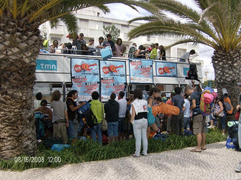 AUTOCARRO DESCAPOTAVEL DA ROADSHOWBUS AREA VIP , DA TMN NO FESTIVAL SUPER BOCK SURF FEST LAGOS