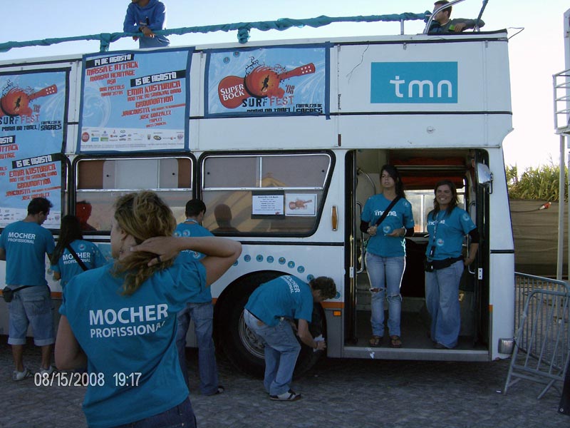AUTOCARRO DESCAPOTAVEL DA ROADSHOWBUS AREA VIP , DA TMN NO FESTIVAL SUPER BOCK SURF FEST