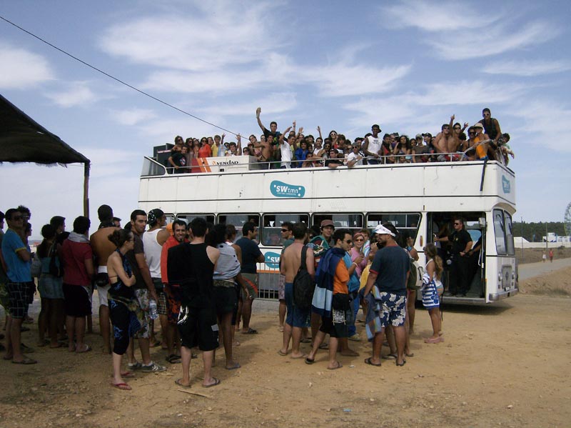 AUTOCARRO DESCAPOTAVEL DA ROADSHOWBUS , FESTIVAL DO SUDOESTE ZAMBUJEIRA DO MAR