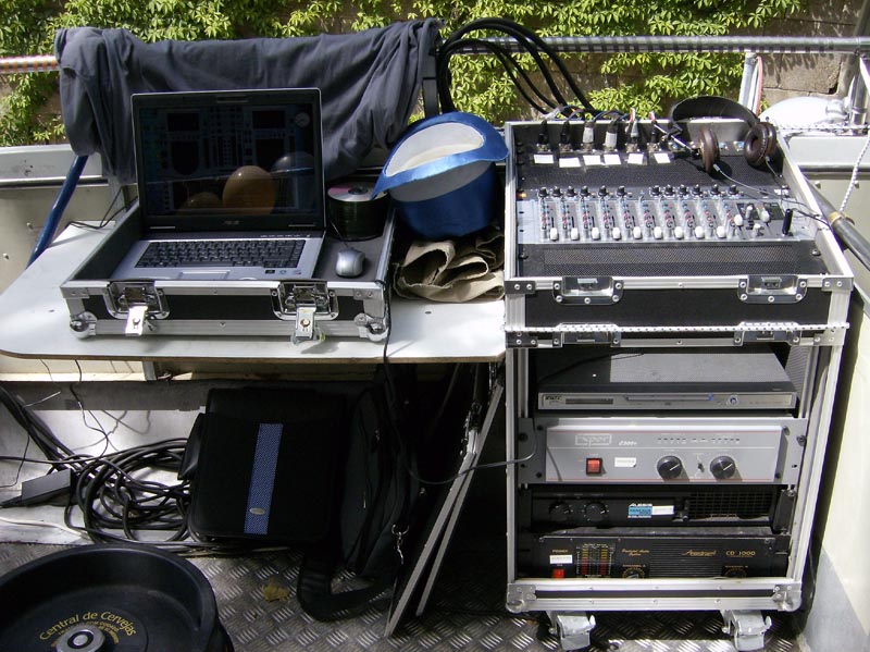 EQUIPAMENTO DE SOM DA ROADSHOWBUS