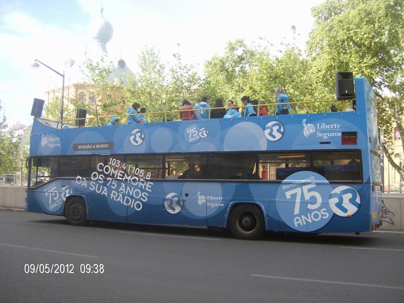 AUTOCARRO DESCAPOTAVEL DA ROADSHOWBUS NO ANIVERSARIO DE 75 DA RADIO RENASCENÇA , EMISSÃO SOBRE RODAS, LISBOA