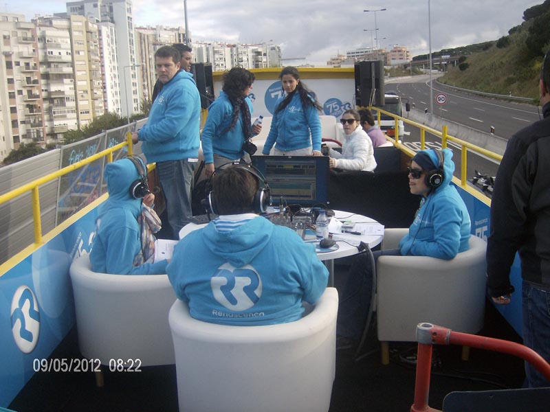 AUTOCARRO DESCAPOTAVEL DA ROADSHOWBUS NO ANIVERSARIO DE 75 DA RADIO RENASCENÇA , EMISSÃO SOBRE RODAS, LISBOA