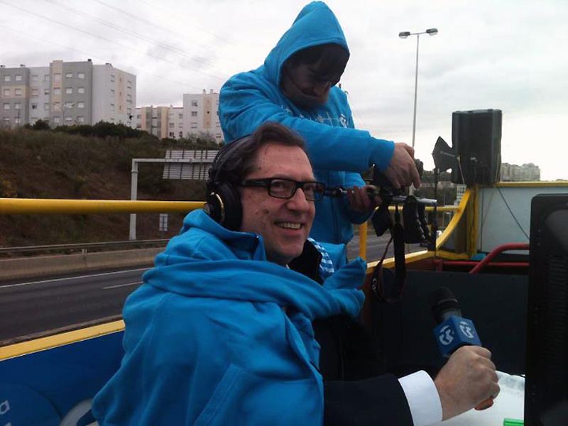 AUTOCARRO DESCAPOTAVEL DA ROADSHOWBUS NO ANIVERSARIO DE 75 DA RADIO RENASCENÇA , EMISSÃO SOBRE RODAS, LISBOA