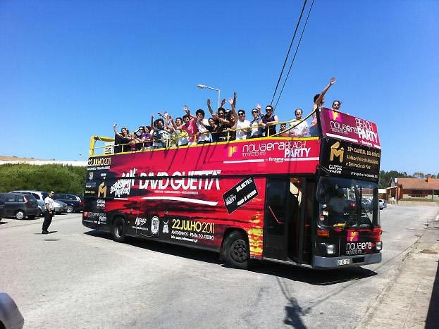 AUTOCARRO DESCAPOTAVEL DA ROADSHOWBUS NO NOVA ERA BEACH PARTY DAVID GUETTA
