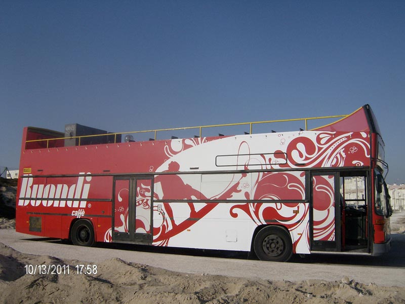 AUTOCARRO DESCAPOTAVEL DA ROADSHOWBUS NO EVENTO RIP CURL AO SERVIÇO DA BUONDI