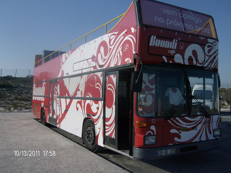 AUTOCARRO DESCAPOTAVEL DA ROADSHOWBUS NO EVENTO RIP CURL AO SERVIÇO DA BUONDI