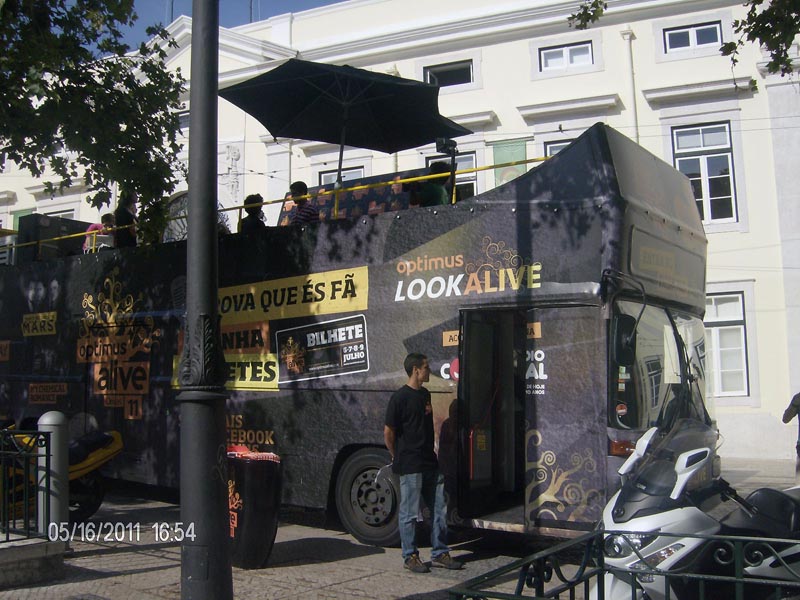AUTOCARRO DESCAPOTAVEL DA ROADSHOWBUS NO EVENTO DA OPTIMUS ALIVE NO PASSEIO MARITIMO DE ALGES LISBOA