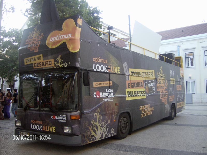 AUTOCARRO DESCAPOTAVEL DA ROADSHOWBUS NO EVENTO DA OPTIMUS ALIVE NO PASSEIO MARITIMO DE ALGES LISBOA