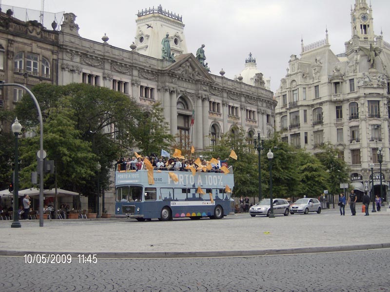 AUTOCARRO DESCAPOTAVEL DA ROADSHOWBUS NA CAMPANHA 100% PORTO DR. RUI RIO