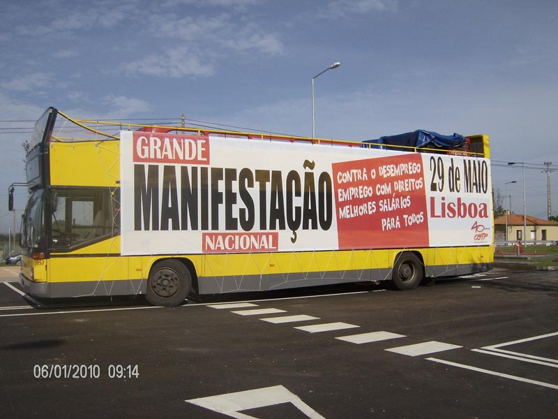 AUTOCARRO DESCAPOTAVEL DE DOIS PISOS DA ROADSHOWBUS NA MANIFESTAÇAO DA CGTP INTERSINDICAL NA CIDADE DE LISBOA