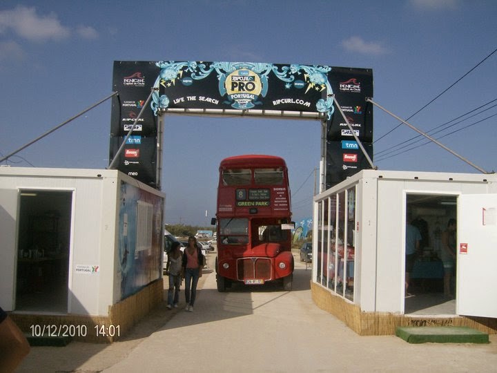 AUTOCARRO LONDRINO DA ROADSHOWBUS NO RIP CURL AO SERVIÇO DA BUONDI NESTLE PENICHE